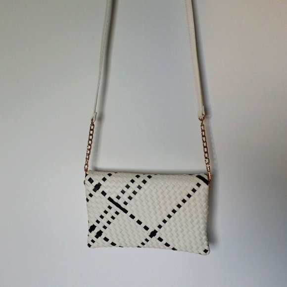 EVERYTHING BUT WATER Black White CROSSBODY CLUTCH - Picture 3 of 12